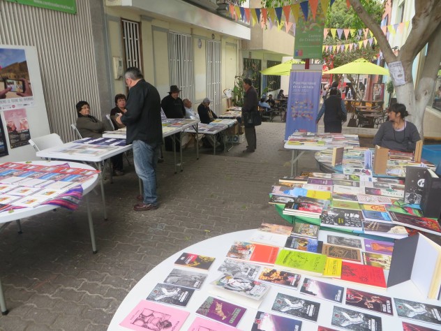 Viajera en librería Cinosargo (Chile)
